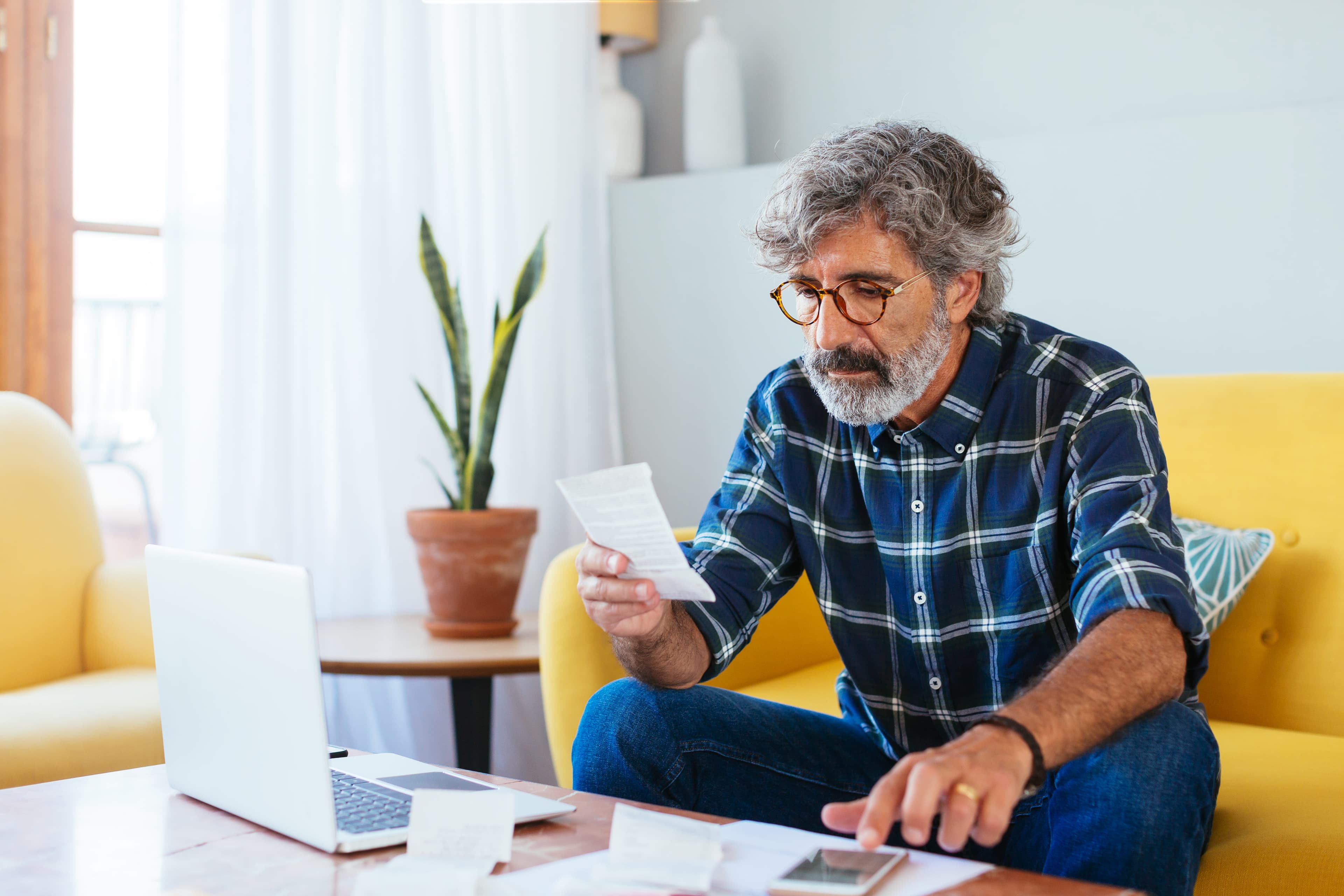 What are the pros and cons of negative interest